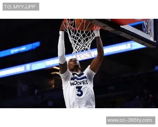 稳定发挥麦克丹尼尔斯半场高效表现助球队争胜